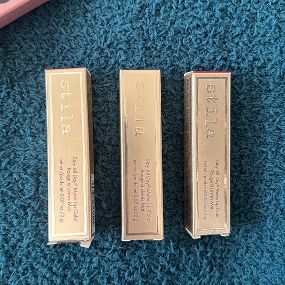 NWT stila lasting kisses gloss - Picture 2 of 3